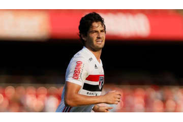 30歳になったパト、若手を餌食にして大はしゃぎ 画像