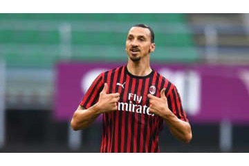 イブラヒモヴィッチ、交代にイラつく　ミランでの「不満シーン」がこれ 画像