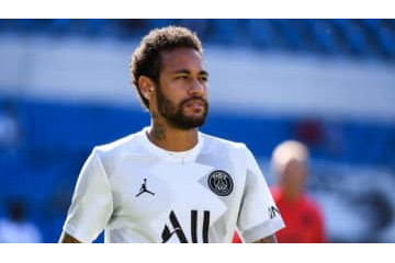 ネイマール、PSG選手を瞬殺！さりげない「足裏テク」がこれ 画像