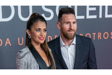 メッシ、妻との最新水着ショットがこちら 画像