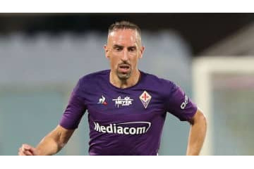 肉を焼くリベリ、セクシーに塩を振る 画像