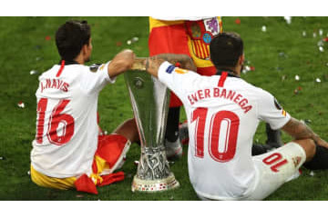 泣ける…セビージャ主将ナバス、逝去したレジェスらにEL優勝を捧げる 画像