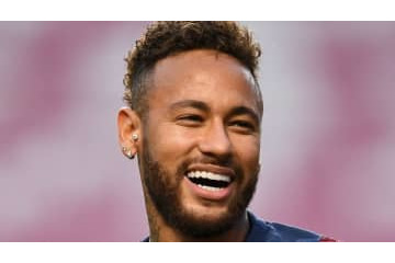 ネイマールがやった「ちょっと汚いガムリフティング」がこちら 画像