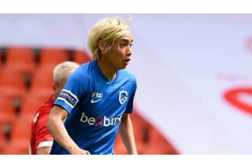 ヘンク伊東純也、パスを極める！？「天才フリック」がこれ 画像