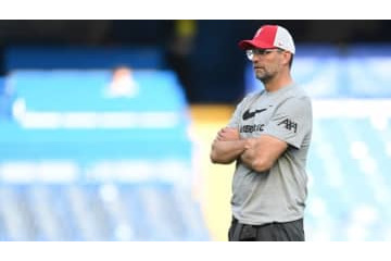 クロップ、相手退場に喜ぶリヴァプールの控え選手を叱り飛ばす 画像