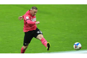 34歳ルーニー、今季初ゴール！炸裂した「必殺フリーキック」がこれだ 画像