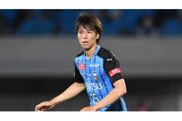 ミズノと契約した田中碧、着用スパイクは「ホワイト×ゴールド」のこれ！ 画像