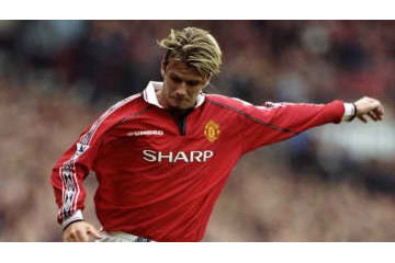 ベッカムの右足が伝説になった日！何度でも見たい「神業シュート」がこれ 画像