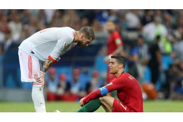 2年連絡なしだったロナウド＆ラモス、ようやく和解！「上半身裸での肩組み」 画像