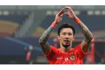 広州恒大DF 「禁断タッチ」で優勝逃して涙…都市伝説リスト入り 画像