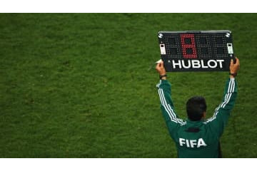 アメフトか！セリエBで交代を忘れて12人でプレーする珍事、オチは電光石火の退場 画像