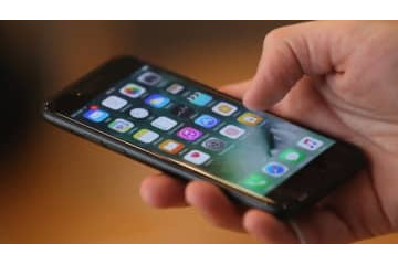 「誤審だろ！見ろよ」 主審にスマホを突きつけた選手、無視されてブチ切れ退場 画像