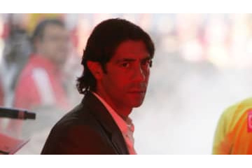 伝説ルイ・コスタ、選手の裸を映したテレビ局に激怒 画像