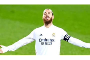 セルヒオ・ラモス、雪の中で脱ぐ 画像