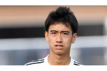 レアル中井卓大、“飛び級”で「超ゴール」を決める 画像