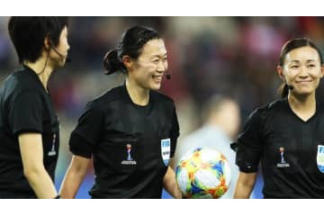 八木あかねさんじゃない！Jリーグ史上初の「女性審判員」が誕生 画像