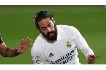 イスコの「ヘアセット」が物議…試合中に“1分20秒“ 画像