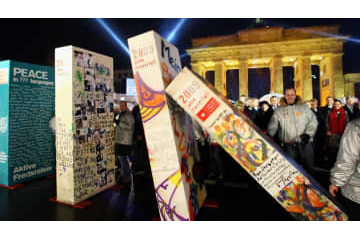 齊藤未月所属のルビン・カザン、ホテルで「人間ドミノ」を楽しむ 画像