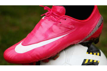 「昔のスパイク売ります」で選手に人気の企業、社長は17歳だった 画像