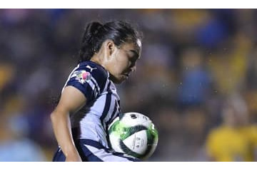 メキシコ女子選手の「30メートル浮遊フリーキック」弾道がありえんレベル 画像