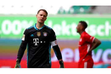 バイエルン、“天敵”に痛恨敗戦…ノイアーが「ナックルシュート」にやられる 画像