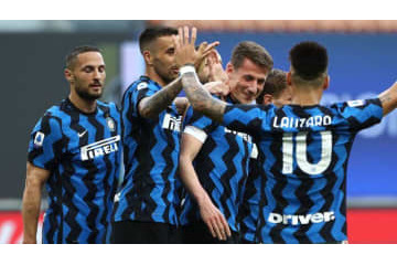 インテルの新ユニは縦縞じゃなくて「ヘビ柄」？！リークが話題 画像