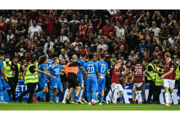 パイェット、愚行ファンにブチ切れ報復！ニース対マルセイユ、サポ乱入で大荒れ 画像