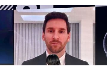 ”F○CKメッシ”ユニの男、「電気屋のテレビ2台を破壊」映像が話題 画像