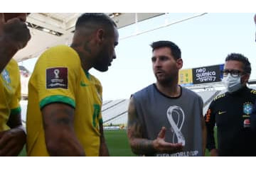 メッシ、謎のお着替え…ディバラが爆笑してしまう 画像