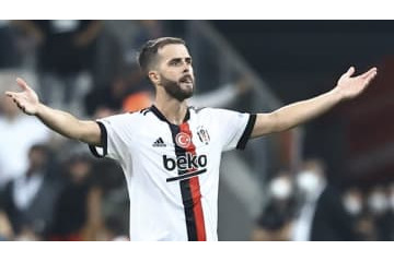 バルサ冷遇のピャニッチ、ベシクタシュ初戦7分でいきなり超アシスト！ 画像