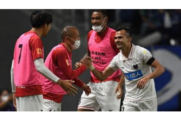 ルーカス「ペナで3人抜き」超ヤバゴール！札幌がガンバ大阪に”5発圧勝” 画像