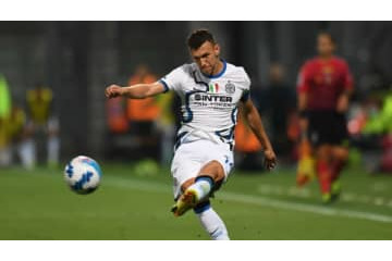 セリエA史上初か！両利きペリシッチ、ついに左右両足でPKを沈める 画像