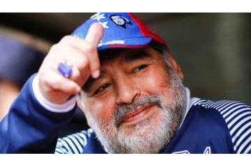 マラドーナの「警察サイレン付きBMW」が競売に…借金返済のため 画像