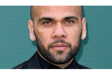 バルサ復帰のダニ・アウヴェス、練習初日の全力スライディングがこれ 画像