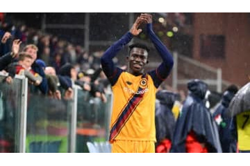 モウリーニョ、18歳若手に10万円のスニーカー贈る！あのブランドだった 画像