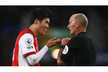 冨安への顔面踏みつけにVARが介入しない理由　プレミア元審判が解説 画像