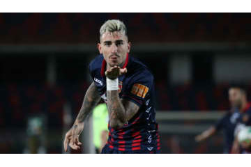 スタバ片手に160kmでアウディ爆走…23歳FW、解雇される 画像