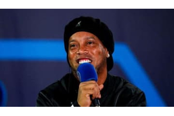 二人で96歳！ロマーリオ＆ロナウジーニョの「フットバレー」 画像