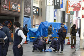 ブランド品店に車突入、逃走 画像