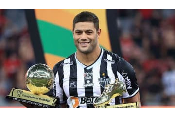 35歳フッキ、ビーチでムキムキ 画像