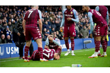 「いかれてる」 敵選手に飛び道具投げつけ…エヴァートンファン逮捕 画像