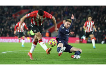 閲覧注意…シティDF、相手にタックルされた足がえぐれる 画像