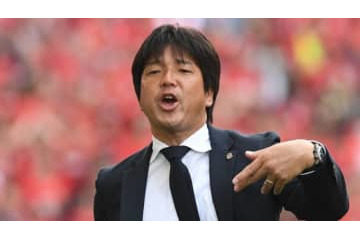 松本の名波監督「カメレオン戦法でいく」 七色宣言をする 画像