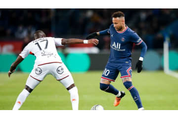 ネイマール、PSGで暴れる！話題の「瞬殺股抜き」がこれ 画像