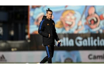 ベイル、レアルのベンチ入りに“遅刻”…試合中に歩く 画像