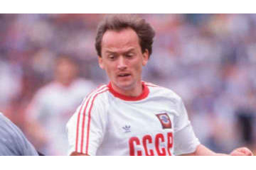 「バロンドール獲得の名サッカー選手」ウクライナ軍に入隊…兵士を支援 画像