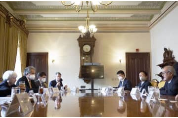 日米財務相、為替安定へ意思確認 画像