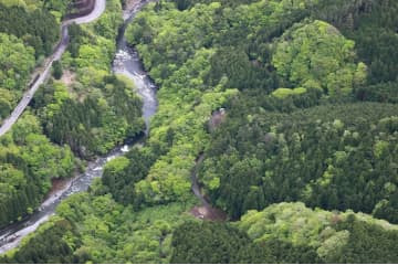 衣類と人骨らしきもの発見、山梨 画像