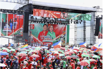 独裁マルコス氏の長男優勢 画像