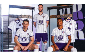 トゥールーズ、2022-23新ユニフォーム発表！オナイウ阿道が“新ユニ初得点者” 画像